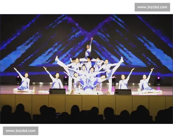 以健美比赛动作展示为核心的舞台魅力与对决全景解读与精彩呈现 以健美比赛动作展示为核心的舞台魅力与对决全景解读与精彩呈现